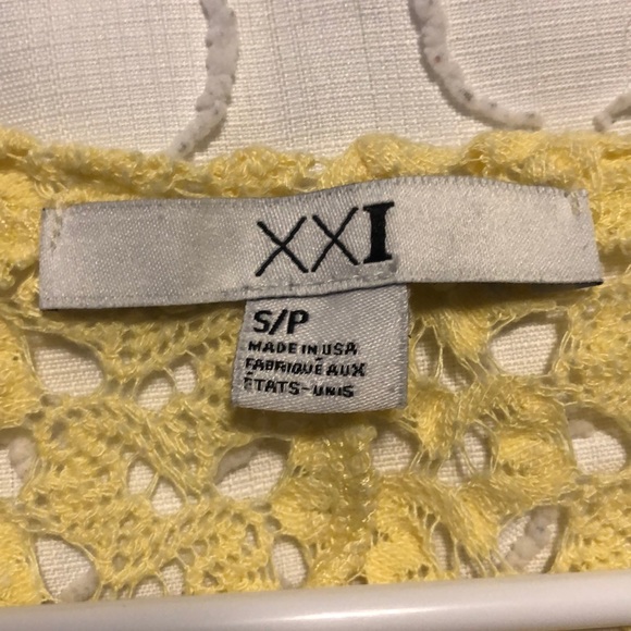 Crop top - Picture 3 of 4